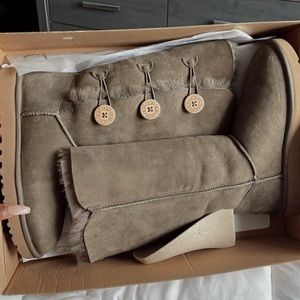WOMENS UGG BOOTS